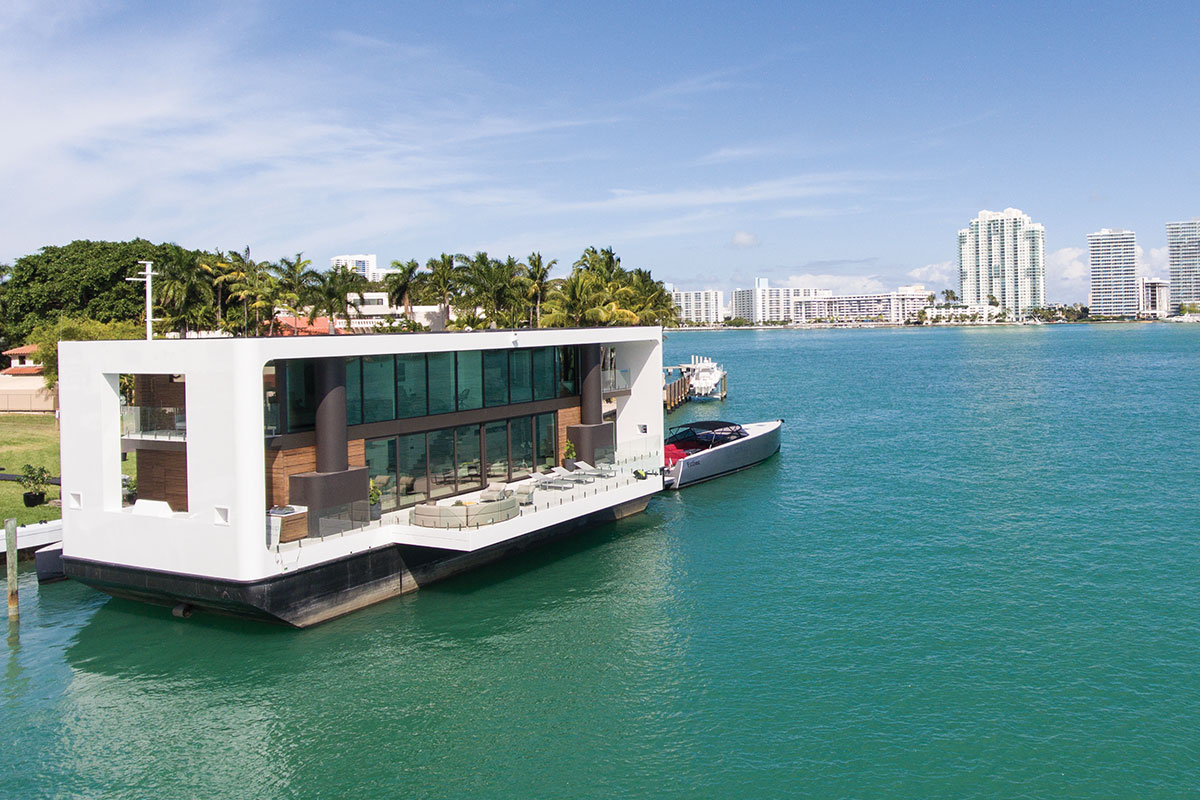 В Майами показали роскошный плавучий коттедж